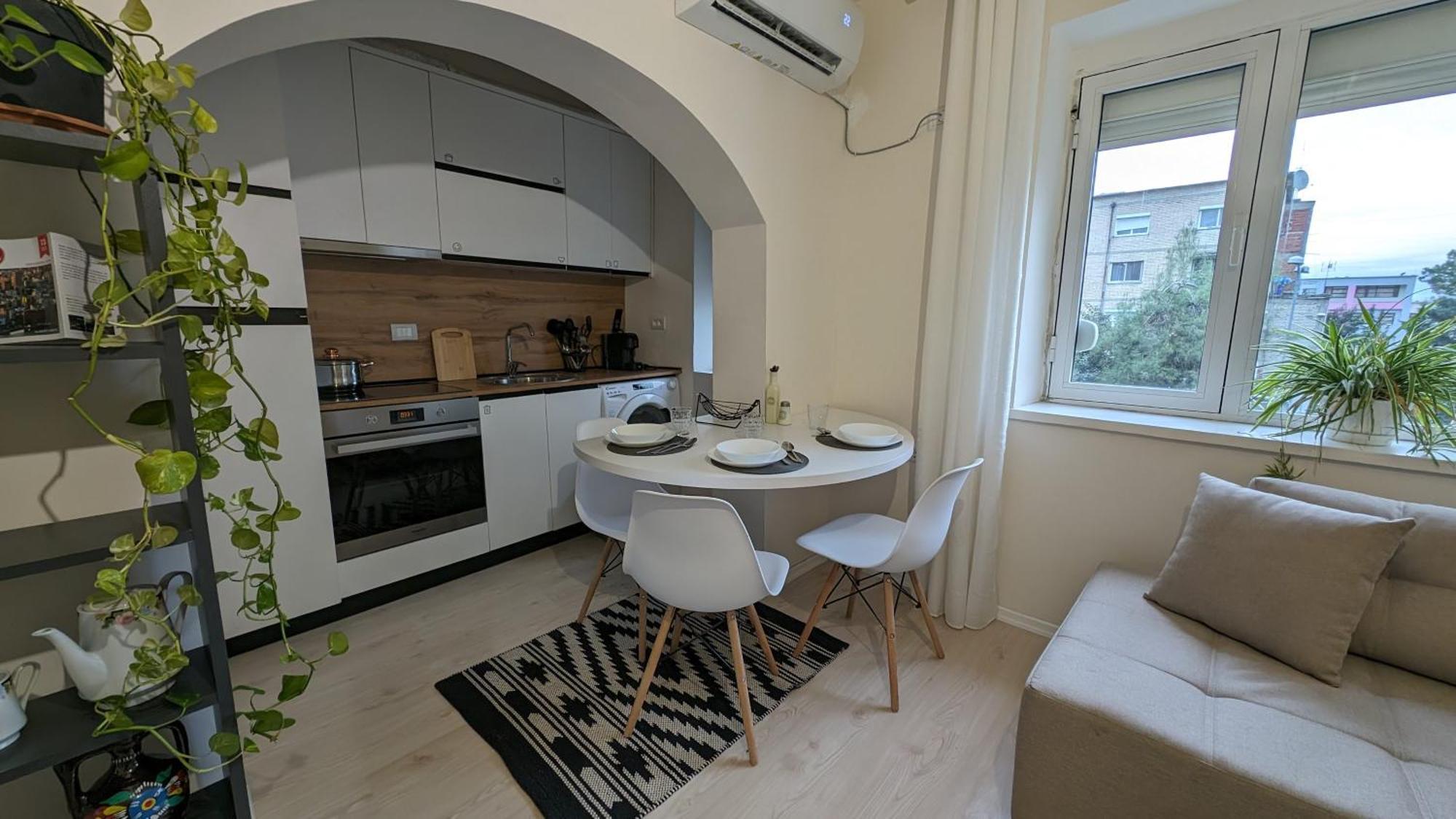 Modern Cozy Apartment 10 Min Walk To Skanderbeg Square Тирана Екстериор снимка